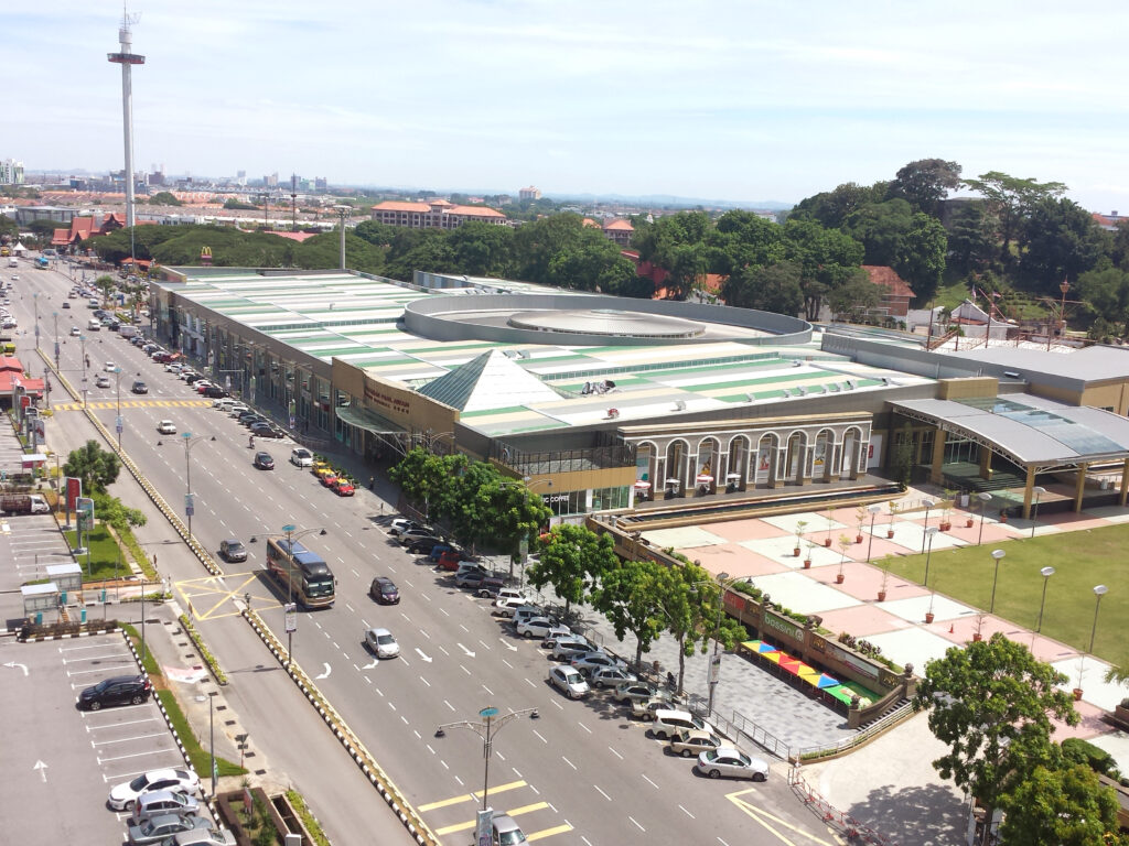 Dataran Pahlawan Melaka Megamall